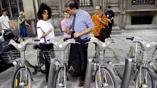 Francezii își plătesc angajații să vină la muncă pe bicicletă