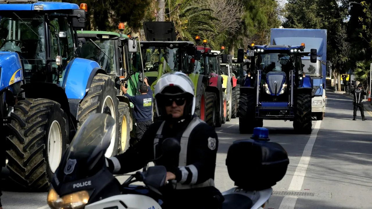 Comisia Europeană aprobă DEROGĂRI privind suprafețele agricole necultivate, după protestele fermierilor