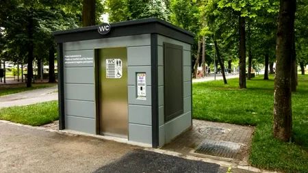 Primăria unui mic oraș din România a cumpărat o TOALETĂ publică la preț de apartament. Localnicii sunt revoltați