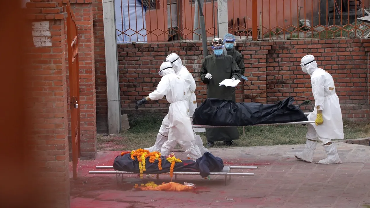 EXCLUSIV. S-a dublat numărul de incinerări. Muribunzii COVID-19 cer să fie arși!