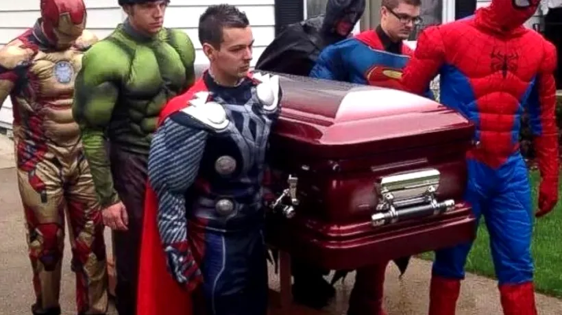 Cea mai tristă imagine cu supereroi. Fotografia care a făcut o lume întreagă să plângă 