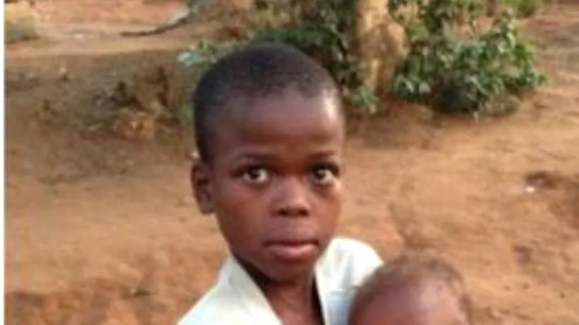 Cum reacționează o fetiță din Africa atunci când vede pentru prima dată o persoană de culoare albă FOTO