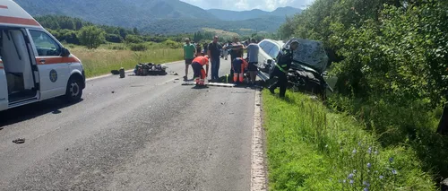 VIDEO | O femeie în vârstă de 54 de ani, din Petroșani, a intrat în coliziune cu un grup de 6 motocicliști. Doi dintre ei au murit