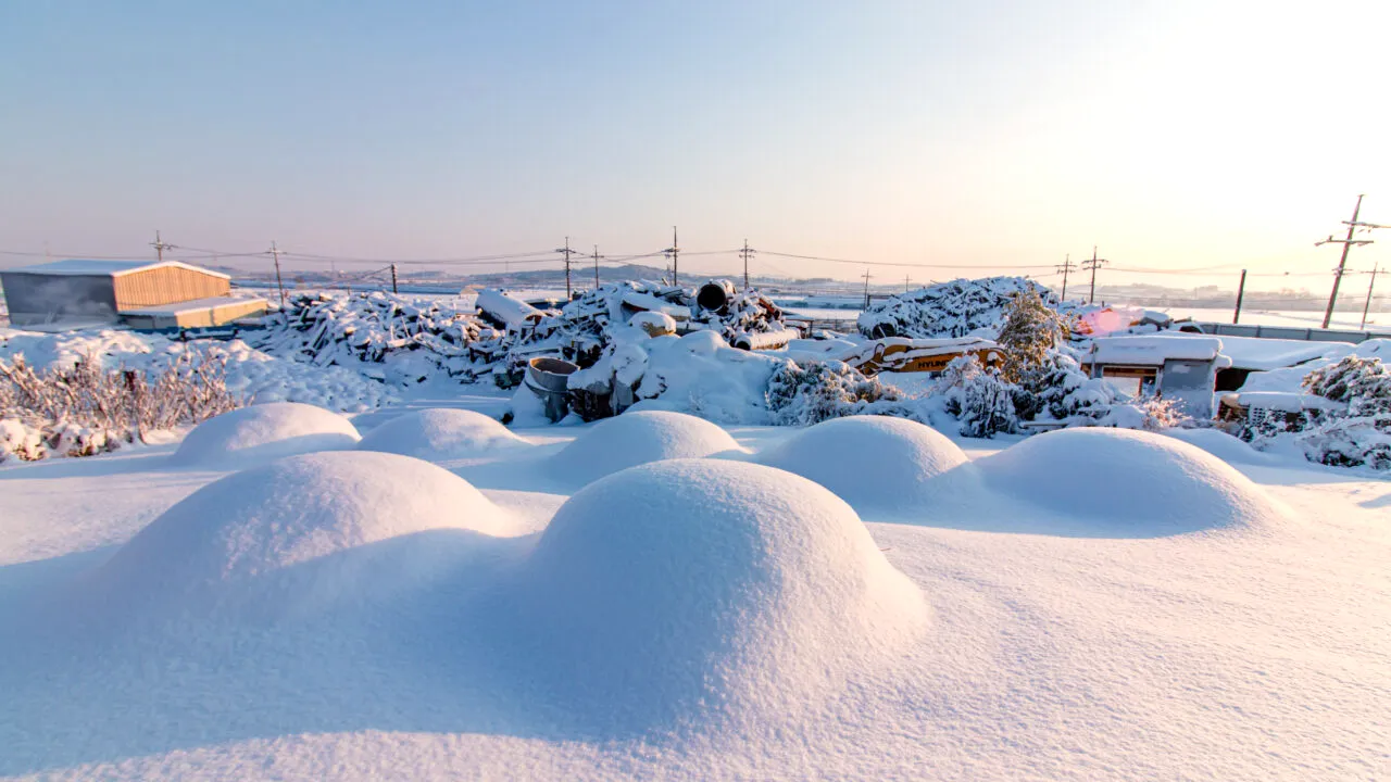 Școlile se închid într-un important oraș din România din cauza condițiilor meteo extreme. Alerta de vreme rea durează până sâmbătă