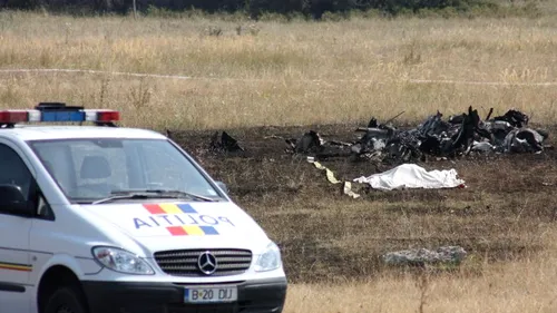 CONCLUZIILE ACCIDENTULUI AVIATIC DE LA CRAIOVA: avionul s-a lovit de un stâlp din beton înainte de impactul cu solul