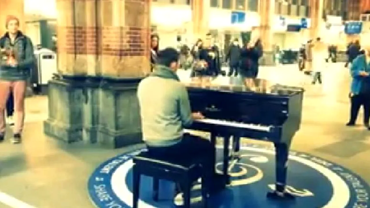 Ziua Națională a României. Un român a văzut un pian în gara din Amsterdam și a decis să îi facă României un cadou de 1 Decembrie