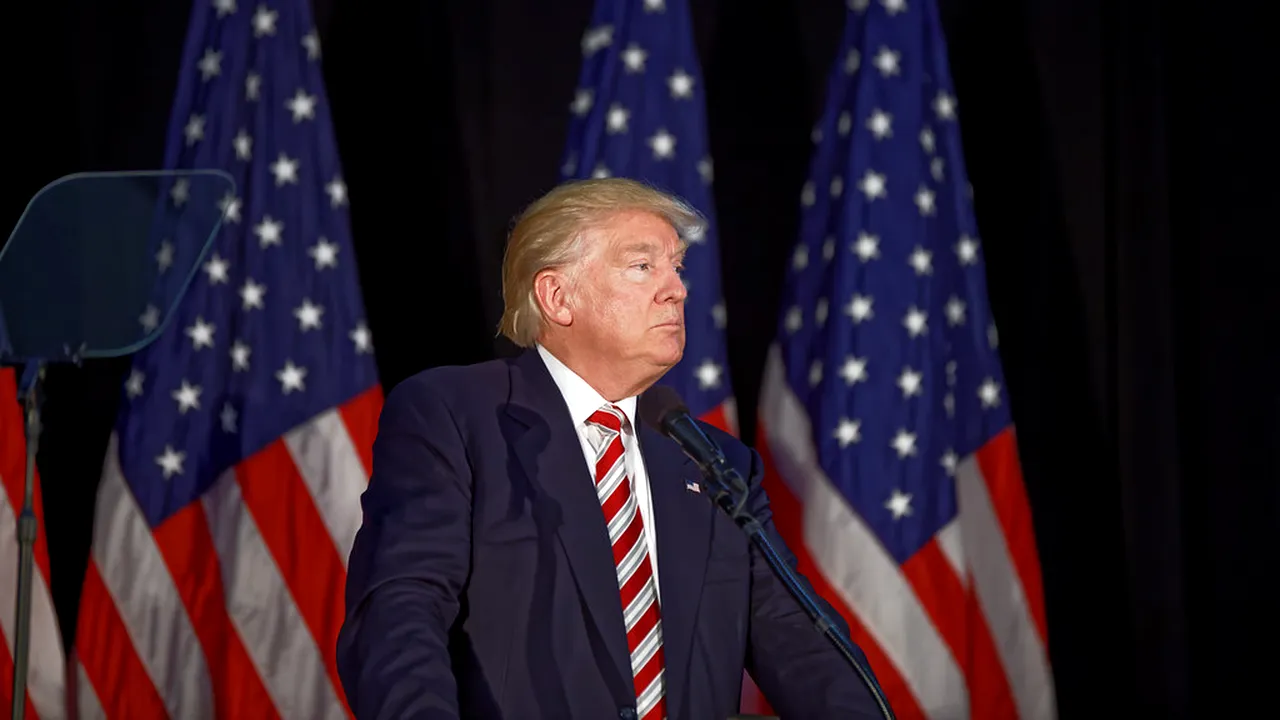 GAFĂ DE PROPORȚII. Omul de bază al lui Donald Trump s-a făcut de râs la TV, în timp ce încerca să susțină deciziile președintelui. De unde credea că vine denumirea de COVID-19 | VIDEO