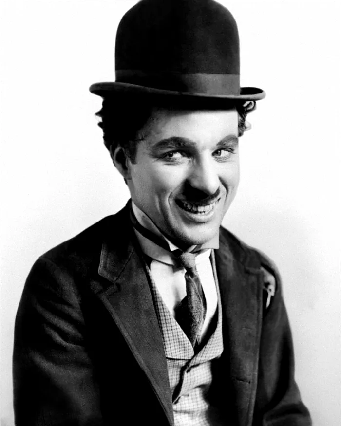 Charlie Chaplin este considerat a fi unul dintre cele mai mari staruri de cinema din secolul XX