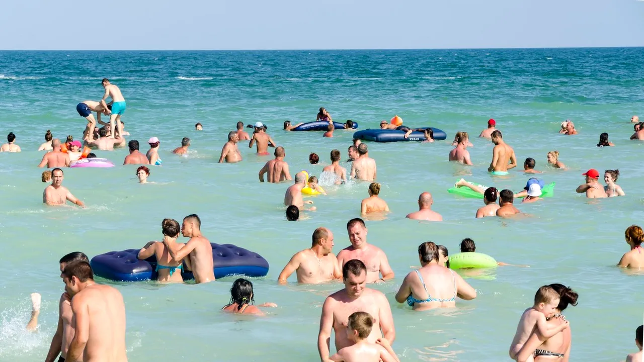 Scad PREȚURILE pe litoralul românesc. Cu banii plătiți pentru o noapte în vârf de sezon se va putea sta două zile