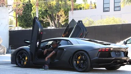 FOTO: Ce a pățit bolidul de 750.000 de dolari al lui Kanye West când tocmai era adus din service