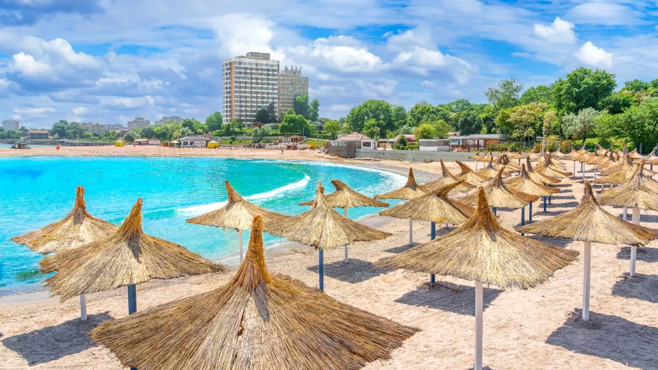 Mai sunt 10 zile până începe programul „LITORALUL PENTRU TOȚI”. Unde va fi cazarea cea mai ieftină?