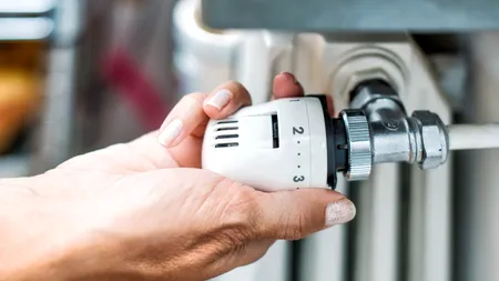 La câte grade trebuie setată temperatura apei care circulă prin calorifere. Este considerată zona optimă pentru confort și economie