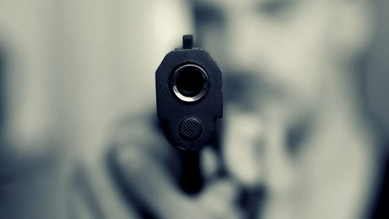 Bărbatul care a dat un jaf cu pistolul de jucărie și-a aflat pedeapsa. De ce a ajuns să fie comparat cu bandiții din Vestul Sălbatic