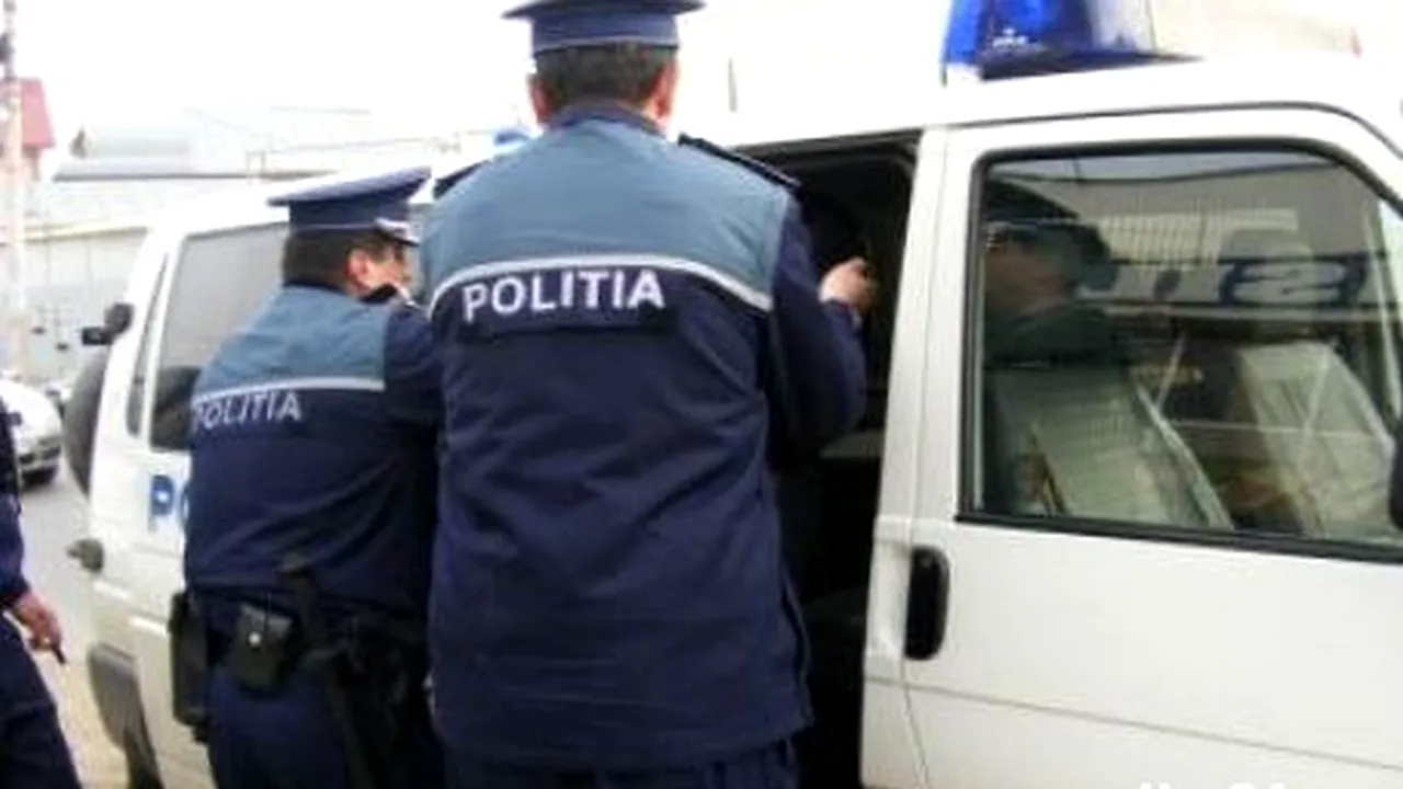 Angajații unei firme de turism din România, reținuți pentru înșelăciune