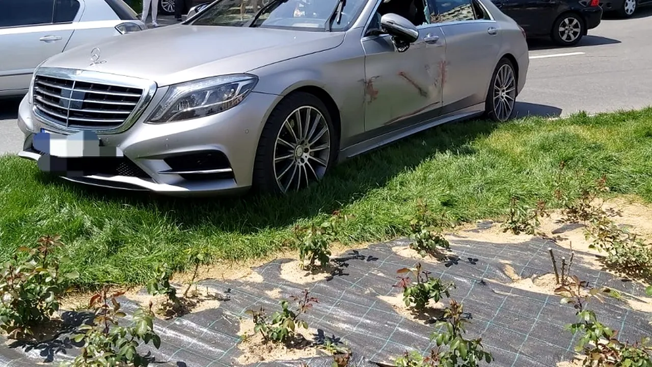 Un şofer băut a lovit un autobuz și a fost proiectat pe spaţiul verde al unui sens giratoriu. Bărbatul s-a certat cu polițiștii