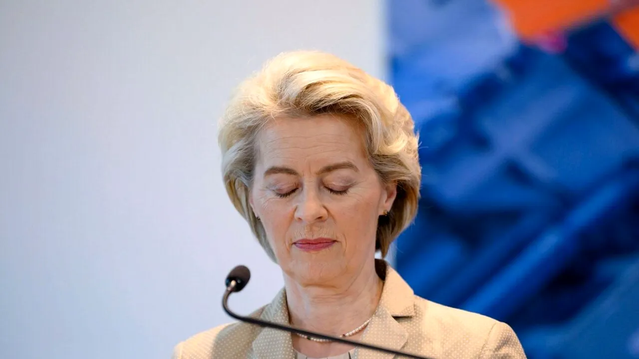Din cei 27 de COMISARI europeni, 10 sunt FEMEI/Ursula von den Leyen va prezenta marțea viitoare componența C.E.