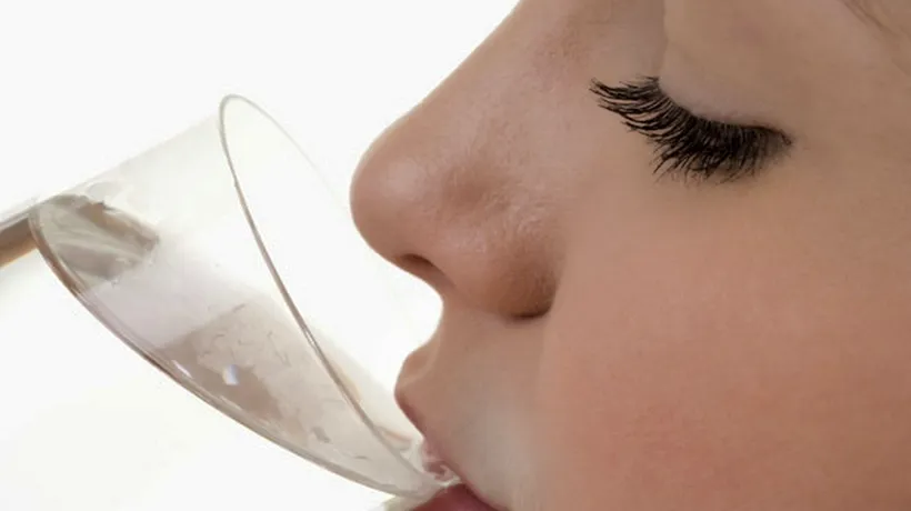 De ce e bine să bem apă caldă. 8 beneficii pe care aceasta le aduce organismului