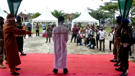 Un tânăr din Indonezia, care a violat un copil, a primit 146 de lovituri de bici