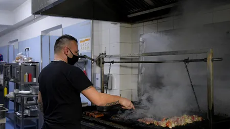 Cum să cureți eficient filtrele de la hota din bucătărie. Ponturi pentru curățarea grăsimii