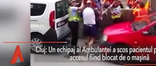 Scene incredibile la Cluj. Un pacient, scos peste gard, deoarece accesul era blocat de o mașină