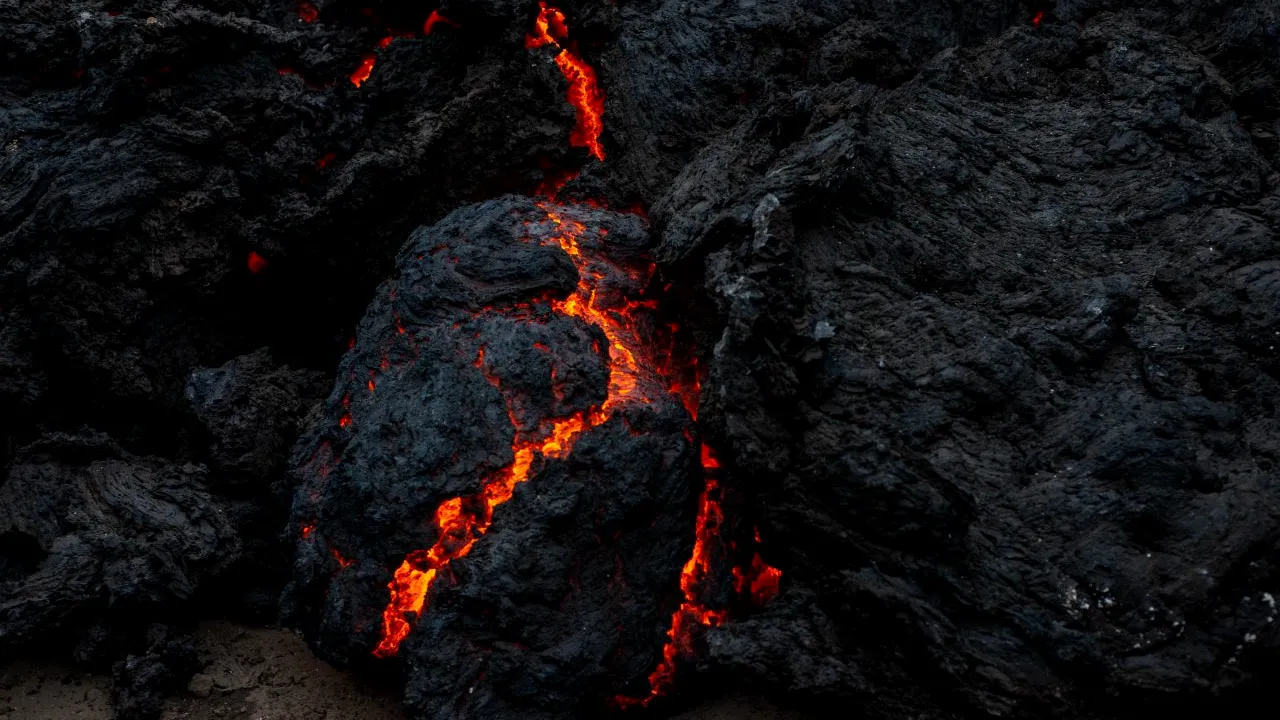 Reactivarea unor VULCANI ar putea sta la baza cutremurelor recente din Gorj. Explicațiile unui profesor român din SUA