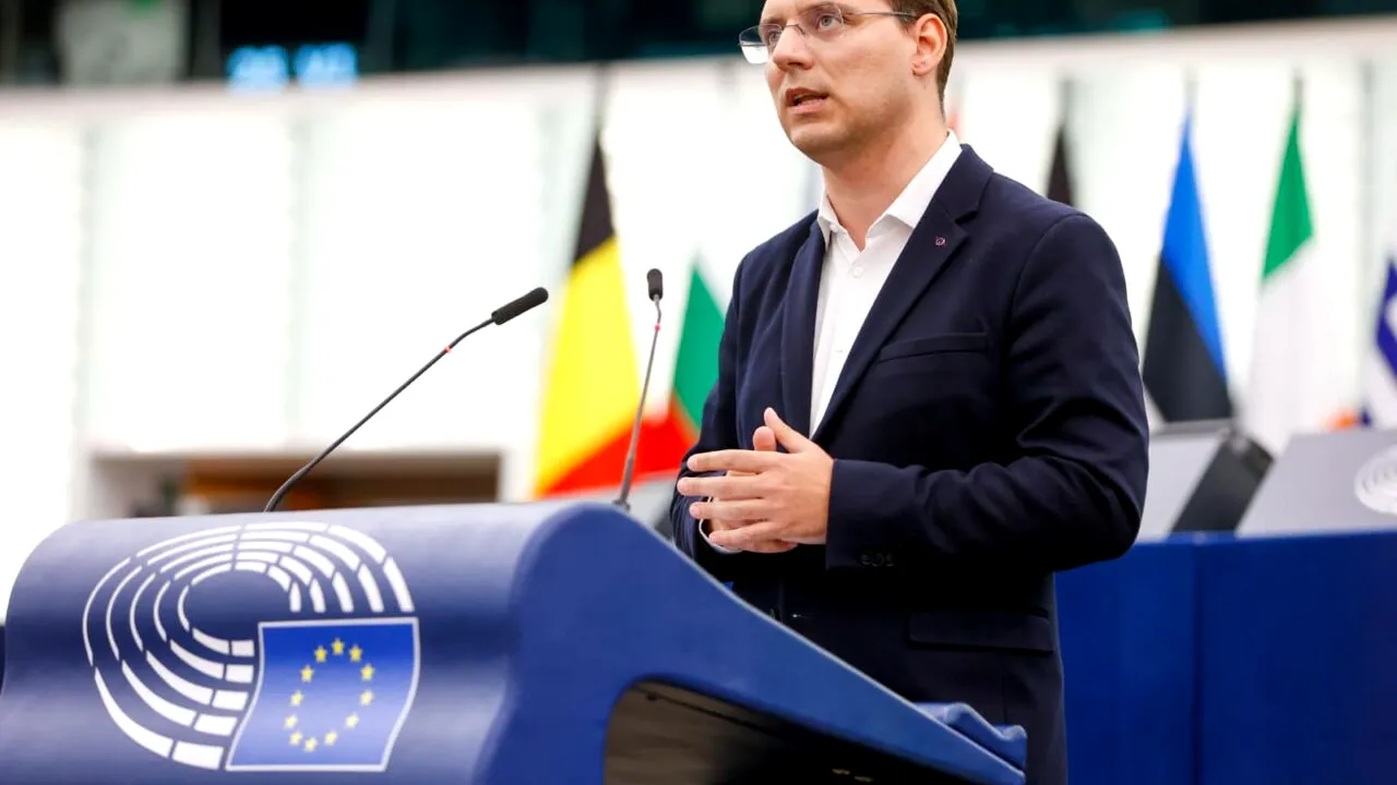 Victor Negrescu solicită sancționarea lui Guido Reil, eurodeputatul care a comparat România cu Vestul Sălbatic