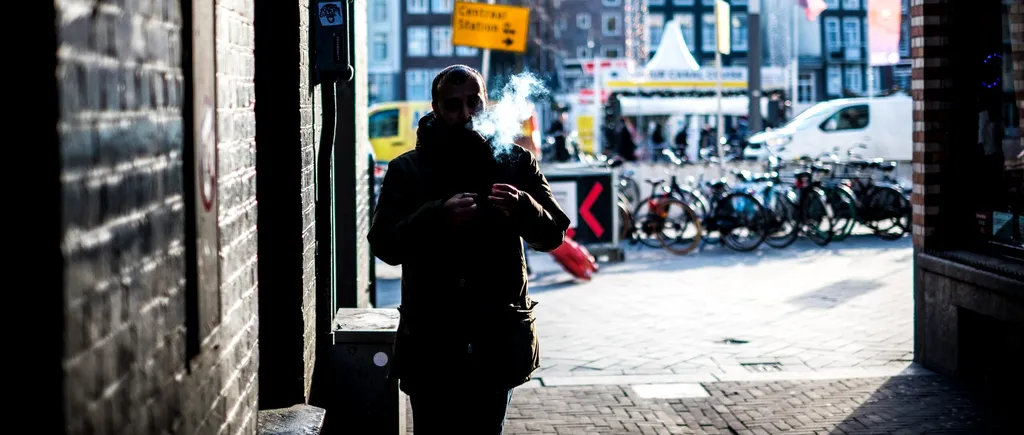 Adio ”relaxare” în Amsterdam. Fumatul ţigărilor cu marijuana în locuri publice, INTERZIS