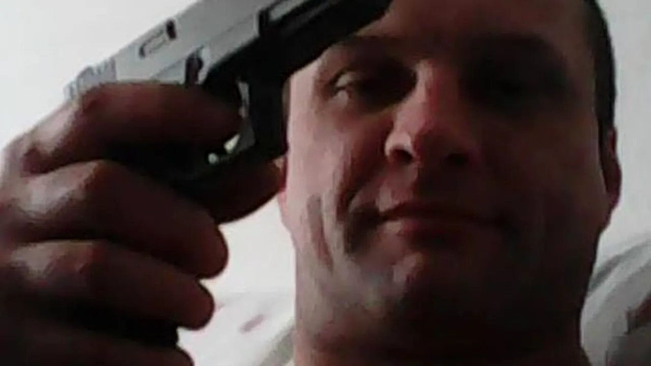 Imagini cu românul ACUZAT de TERORISM, convertit la islam și care plănuia să bombardeze trupele speciale ale MAI