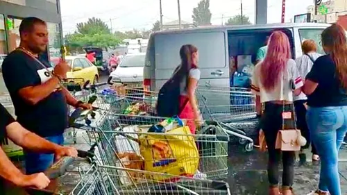 VIDEO | Gestul clientului unui supermarket din Pitești, care i-a lăsat pe toți cu gura căscată. „Păi plouă, ce ați vrea să facă?”