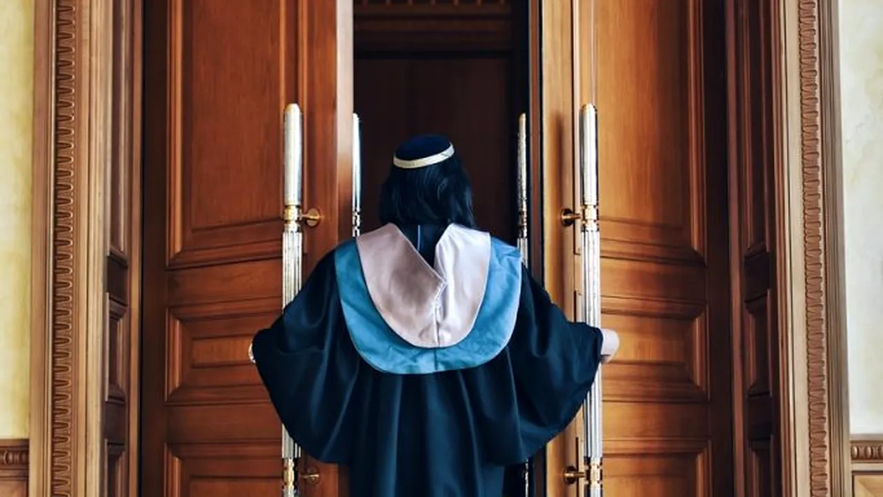 EXCLUSIV. Piața neagră a licențelor făcute la comandă