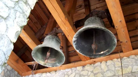 Clopotarul unui sat din Iași s-a cinstit de Florii, după care „a urcat la datorie