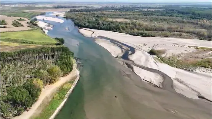 Imagini dezolante la Gura Oltului. Plaja a dispărut în zona unde Oltul se varsă în Dunăre