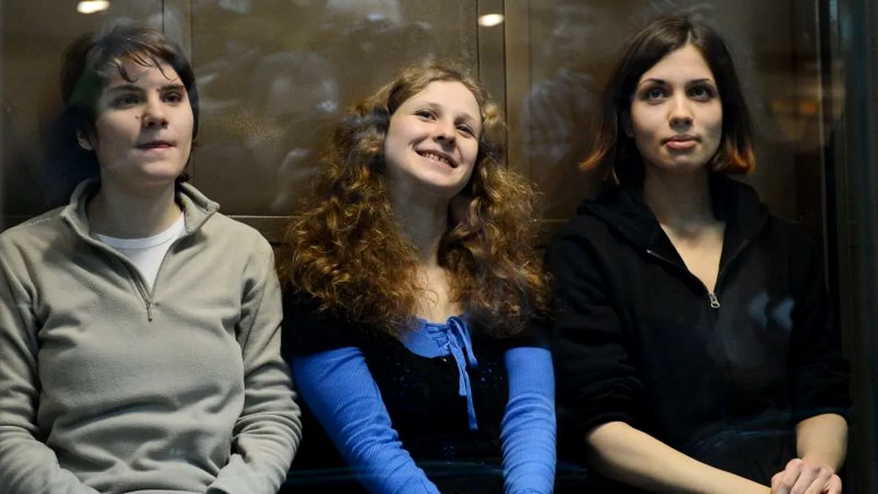 O membră a grupului punk Pussy Riot a îndemnat la noi acțiuni politice, imediat după eliberare