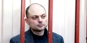 CONDAMNAT la 25 de ani de închisoare pentru înaltă trădare, istoricul rus Kara-Murza a fost transferat în Siberia: „Suferă de polineuropatie”