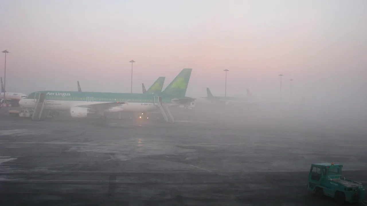 Ce fenomen meteo rar a dus la anularea a zeci de zboruri pe aeroporturile din apropierea Londrei