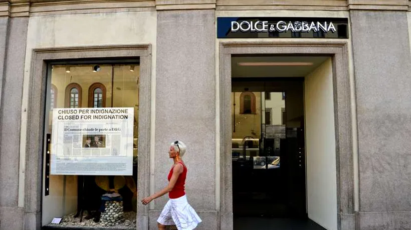 Creatorii Dolce&Gabbana și-au închis pentru trei zile magazinele din Milano, în semn de protest