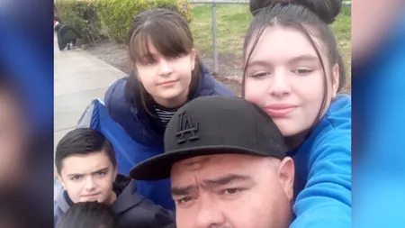 Tragedie de sărbători. Un tată a murit încercând să-și salveze copiii, după ce bradul de Crăciun a luat foc