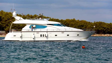 Imagini apocaliptice în Ibiza. Mai multe IAHTURI de milioane de euro au fost răsturnate de furtună