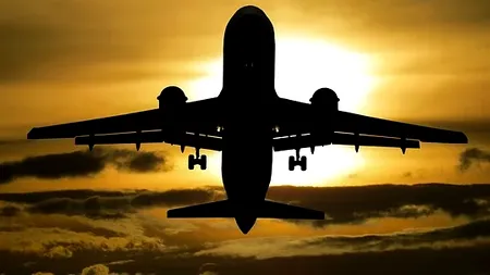 Panică într-un avion după ce pasagerii au primit un mesaj în care erau anunțați că există o bombă la bord