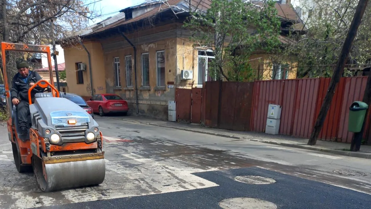 INTERVENȚII pentru restaurarea infrastructurii pe strada Lanțului, în apropiere de Calea 13 Septembrie (P)