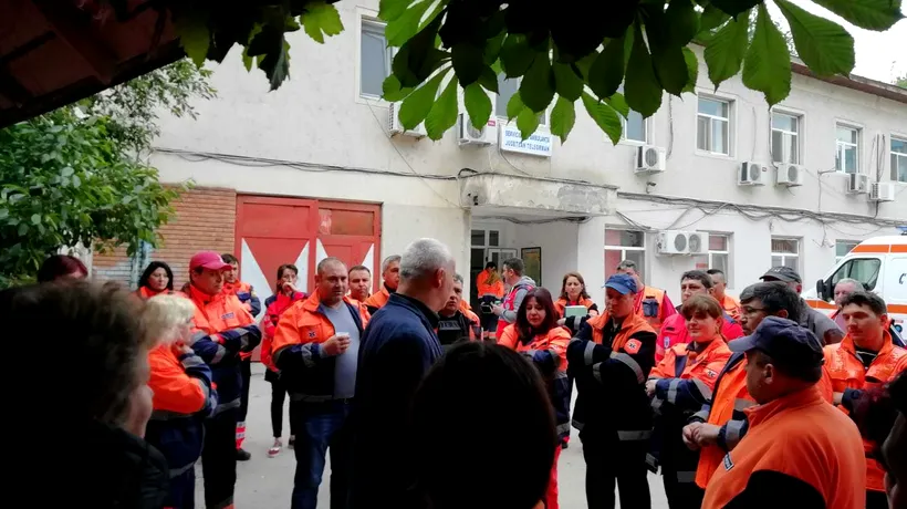 Protest la Ambulanța Teleorman: Zeci de angajați îl susțin pe fostul director al serviciului după ce a fost revocat din funcție