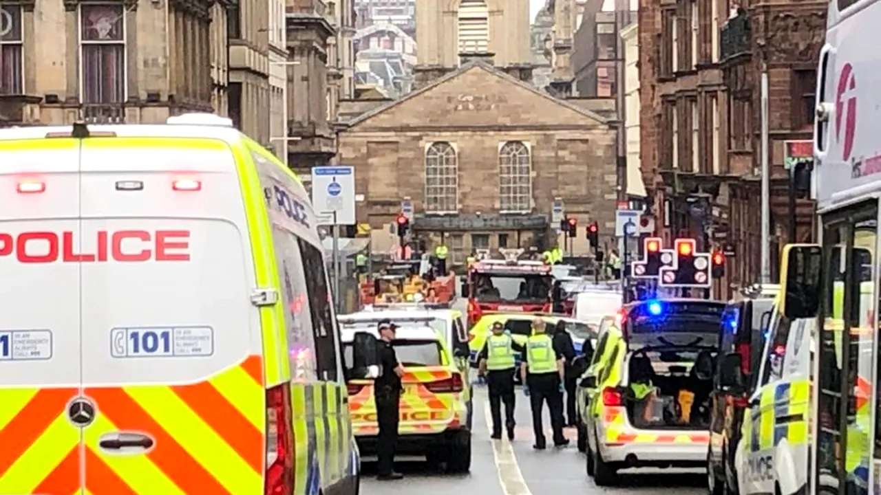 ALERTĂ. Un bărbat a fost împușcat după ce ar fi înjunghiat mai multe persoane la Glasgow | VIDEO