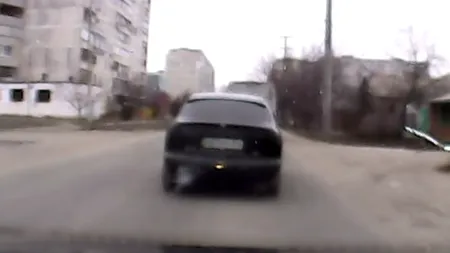 Un șofer ucrainean a filmat momentul în care o rachetă Grad distruge o casă din Mariupol și unda de șoc generată de explozie - VIDEO