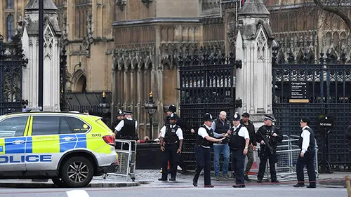 Românca rănită în atentatul din Londra a fost operată pe creier și este în stare critică
