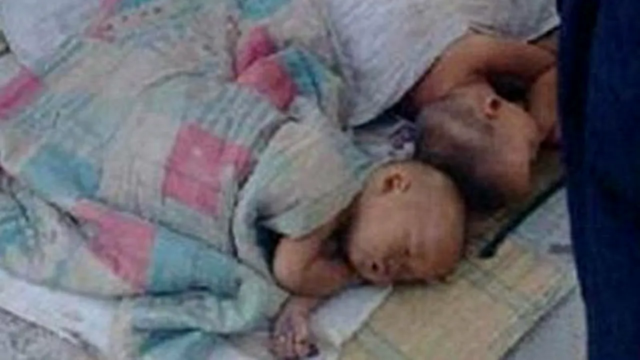 Cum a încercat tatăl acestor copii să scape de sărăcie. Poliția l-a arestat imediat