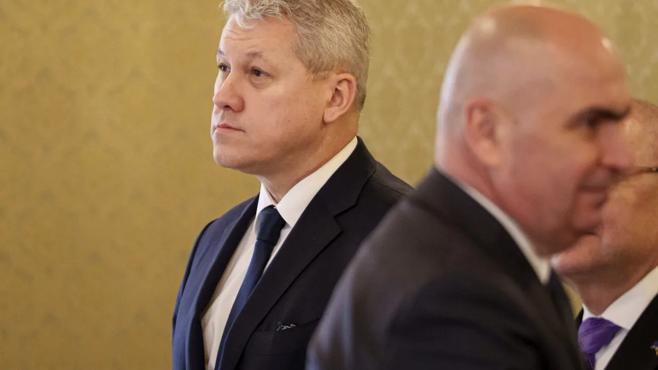 Bolojan și Predoiu au plângere penală din partea unui deputat USR că nu respectă legea organizării alegerilor din Capitală