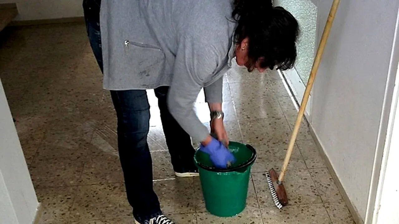 Viața bate filmul! Ce a pățit un austriac de 64 de ani după ce a fost prins că-și înșală nevasta cu o femeie de serviciu româncă, mult mai tânără