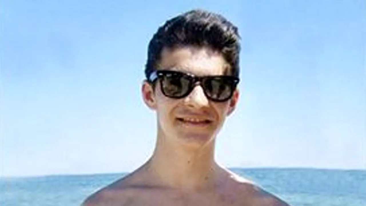 Transformarea incredibilă a unui băiat de 16 ani. Cum arată după un an