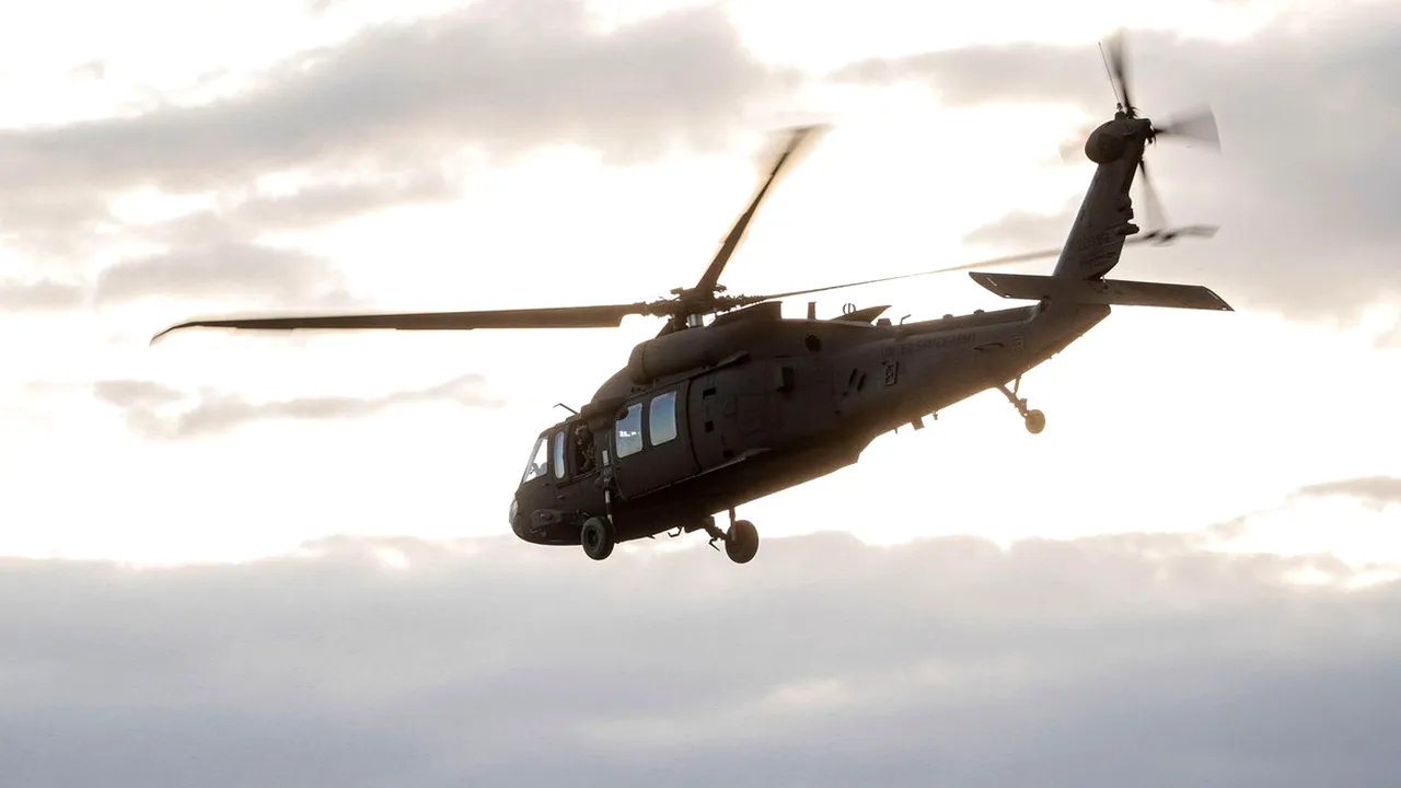 Accident AVIATIC în Japonia. Un elicopter militar Black Hawk s-a prăbușit în mare / Zece persoane sunt dispărute