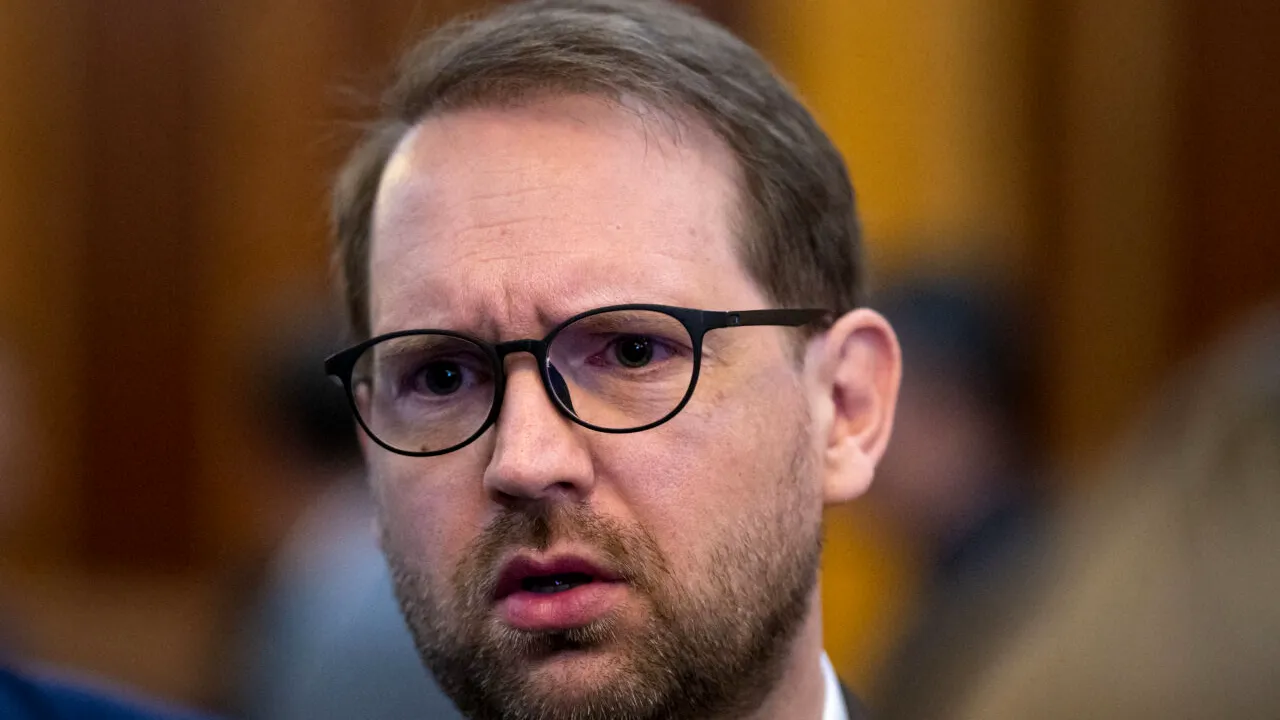 USR cere un PREMIER înainte de a discuta măsurile economice. Fritz: Va fi greu să închidem discuţia despre măsuri fără să ştim ce om îşi va asuma